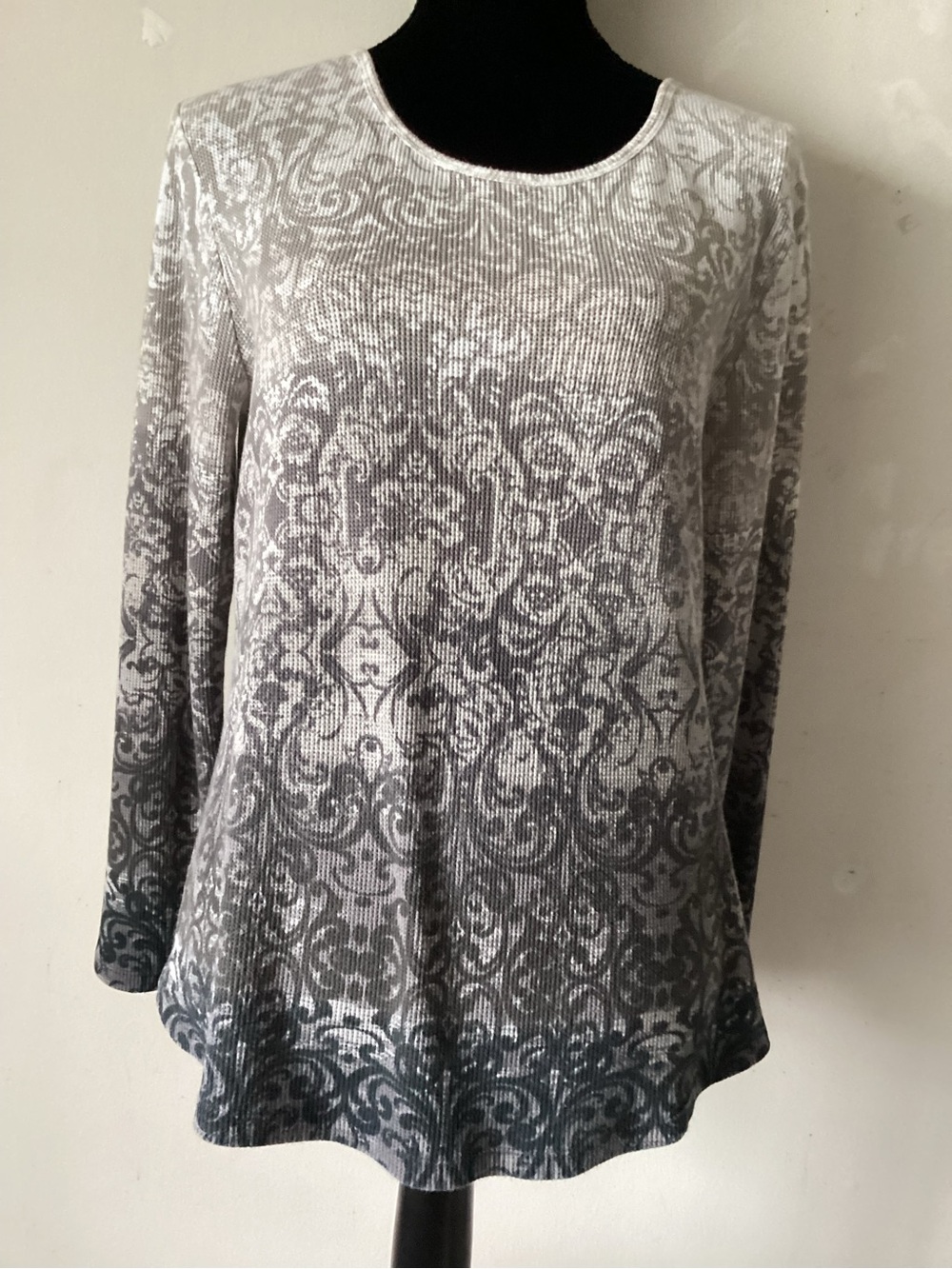 Liz Claiborne Women’s Long Sleeve Ombre Scroll Print Top - Gray